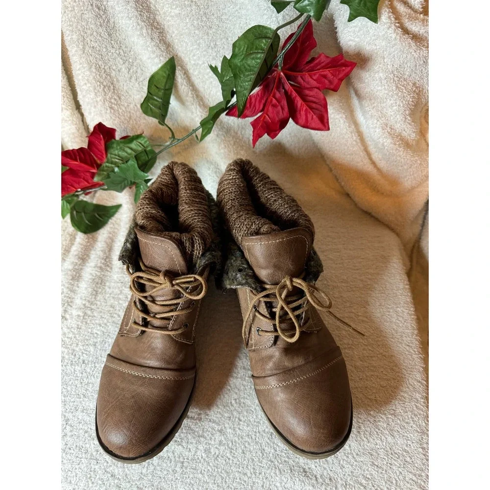 SOLD Women's Combat Style Lace Up Ankle Bootie, Tan, Size 10 - Picture 4 of 7